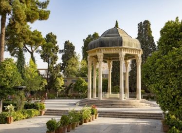 گفتم ای سلطان خوبان رحم کن بر این غریب – حافظ شیرازی